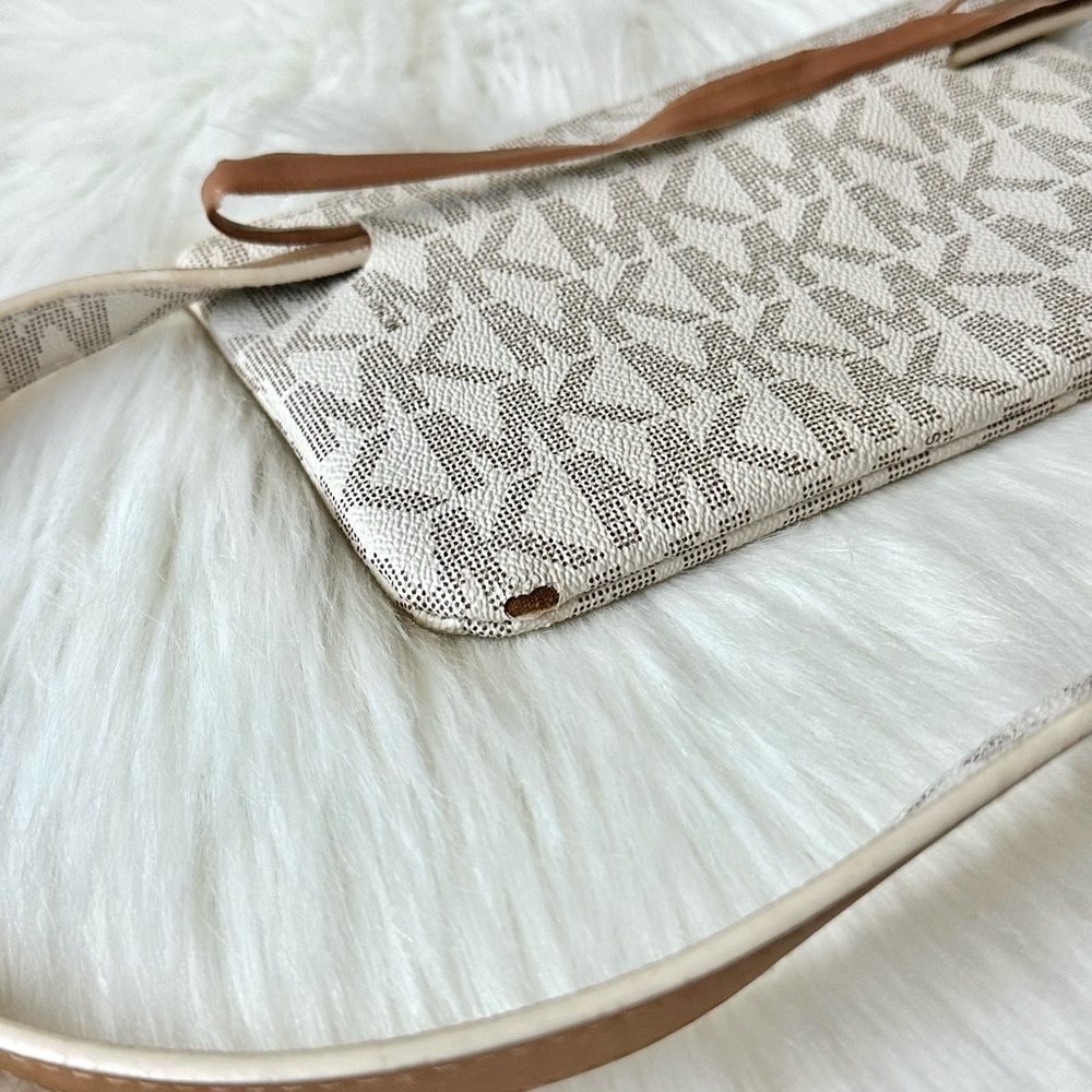Michael Kors White and Tan Belt Bag - Picture 9 of 12